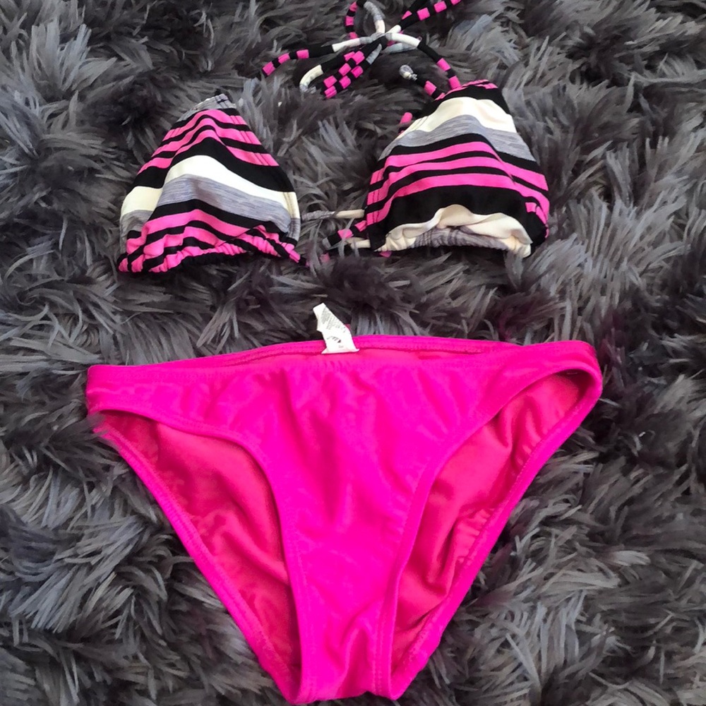 Cute pink bikini!’n